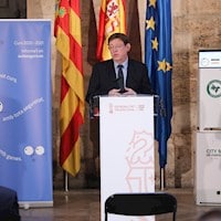 Minister für Bildung in Valencia spricht über Luftreiniger City M von Camfil für Schulen in Valencia