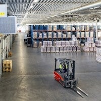 Warehouse wide 2000x750