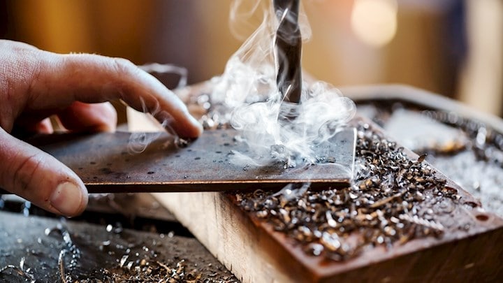 Poussières métalliques et solutions de dépoussiérage