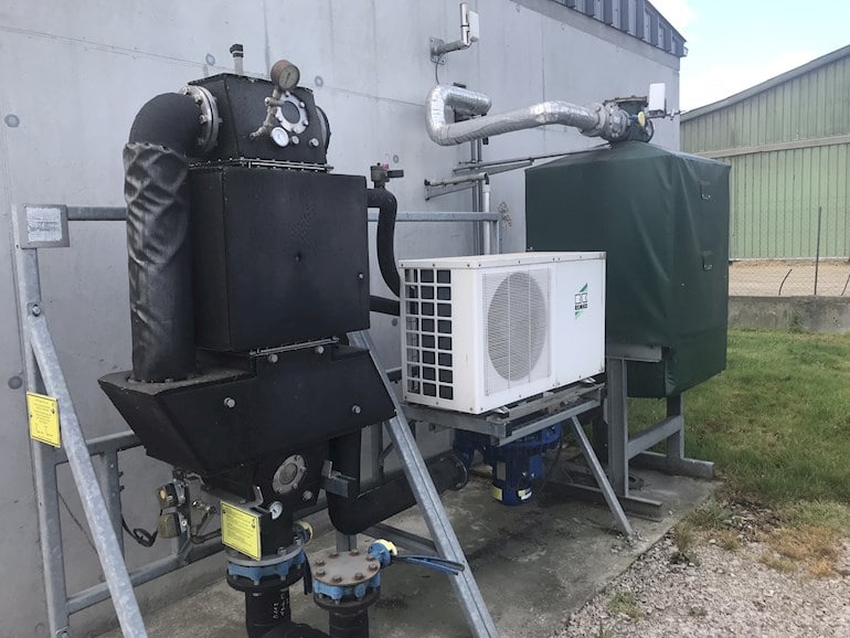 Das Biogas wird vom Motor in Wärme und Strom umgewandelt