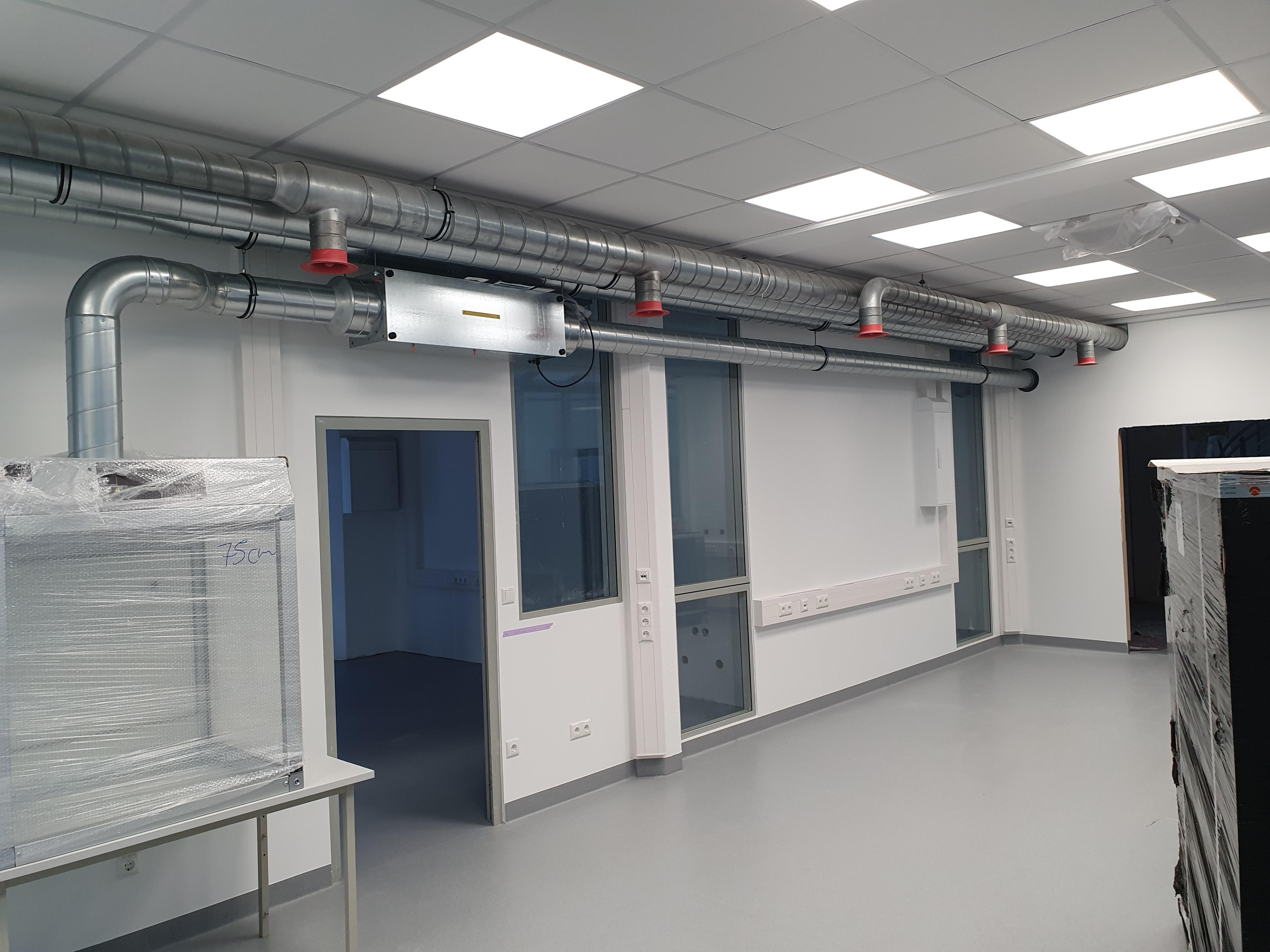 Bestehende Lüftungsanlage der Labore von Synlab wird mit Luftreiniger von Camfil ergänzt