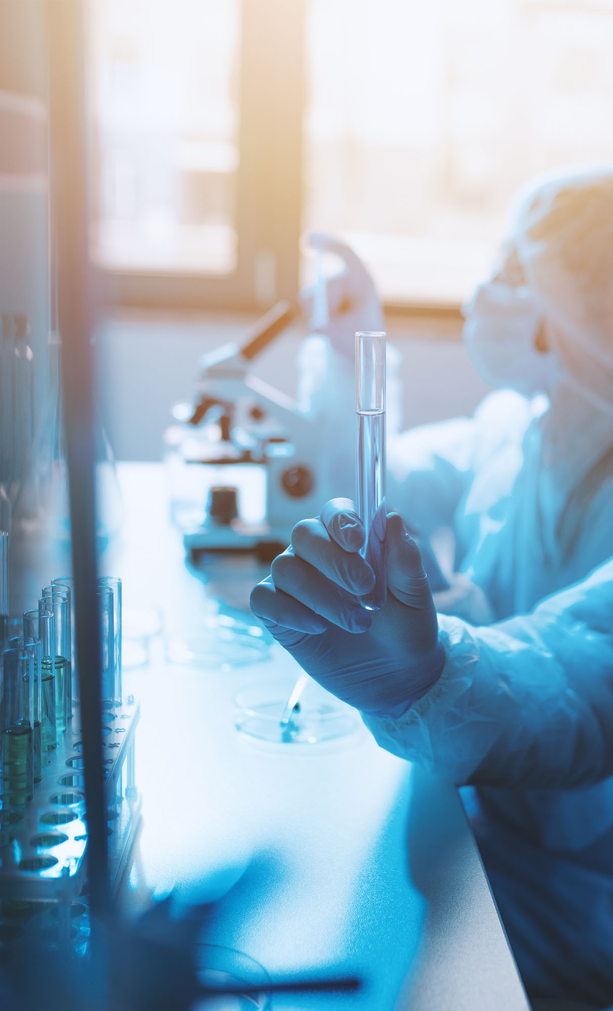 Die pharmazeutische Herstellung  unterliegt strengen Gesundheits- und Sicherheitsanforderungen.