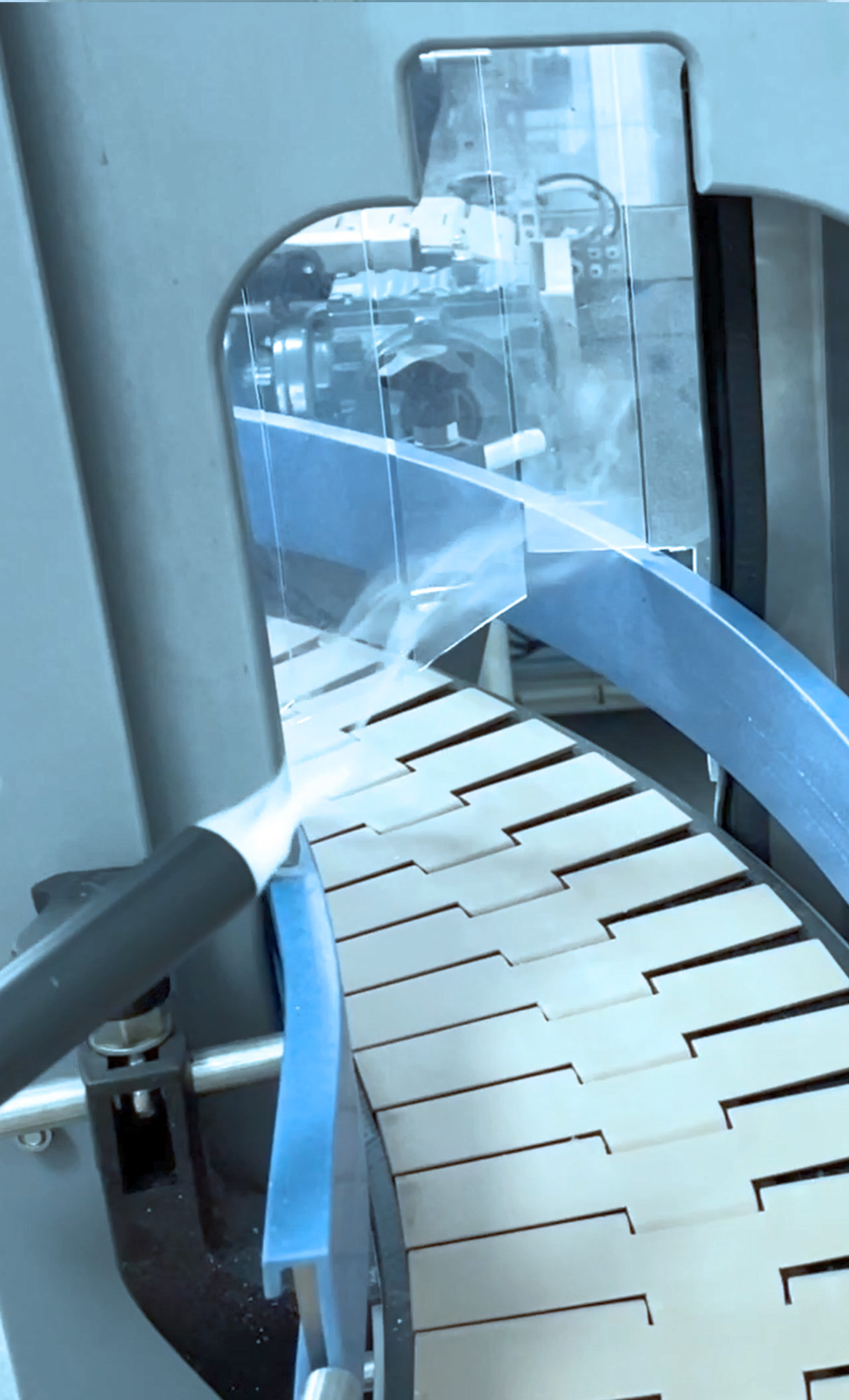 Strömungsvisualisierung ist ein wichtiger Aspekt bei der Qualifizierung von Reinräumen.