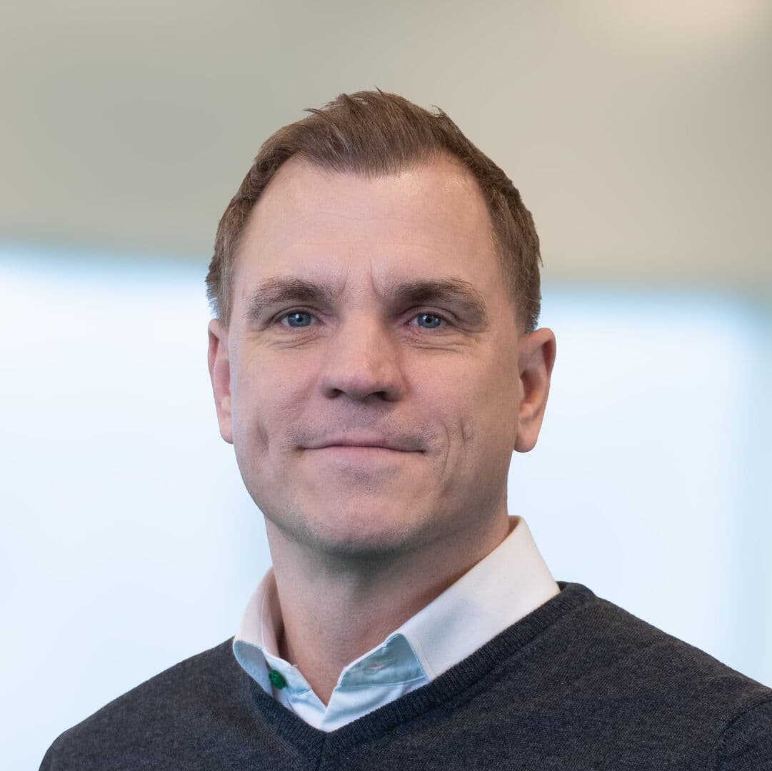 Man in Camfil sweater