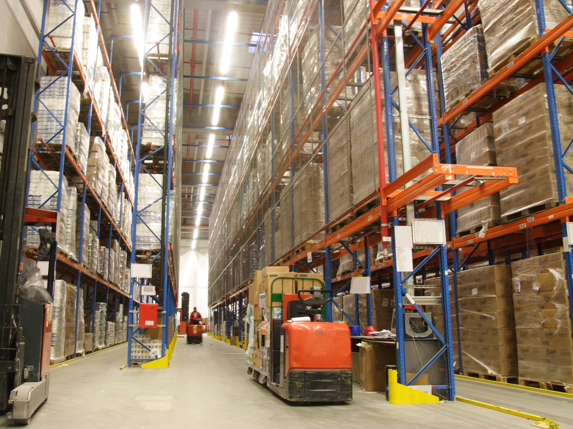 Warehouses & distribution centres
