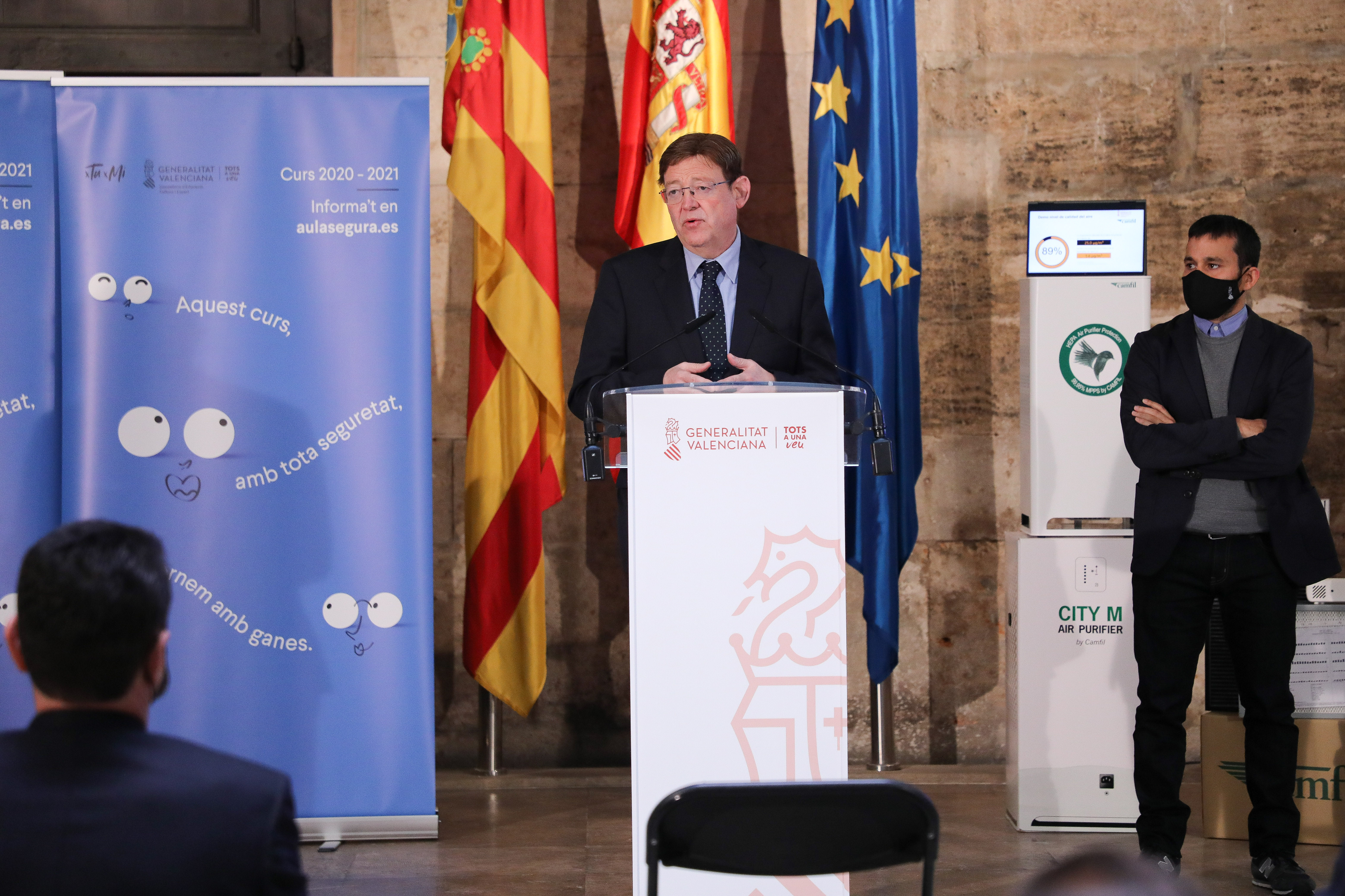 Ximo Puig, Präsident der Generalitat (links), und Vicent Marzà, Bildungsminisiter von Valencia (rechts), präsentieren das Update der Maßnahmen in den Klassenräumen der Bildungseinrichtungen im Rahmen der Präventionsmaßnahmen gegen COVID-19